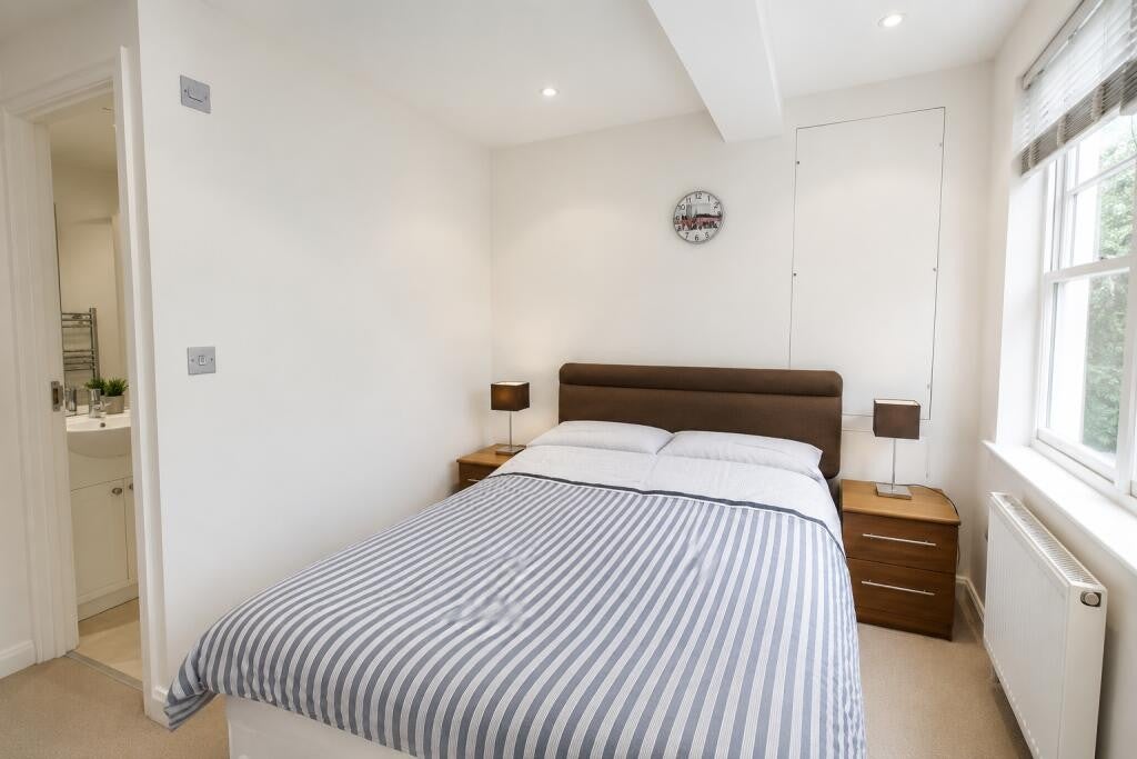 Flat Sloane Avenue in Greater London