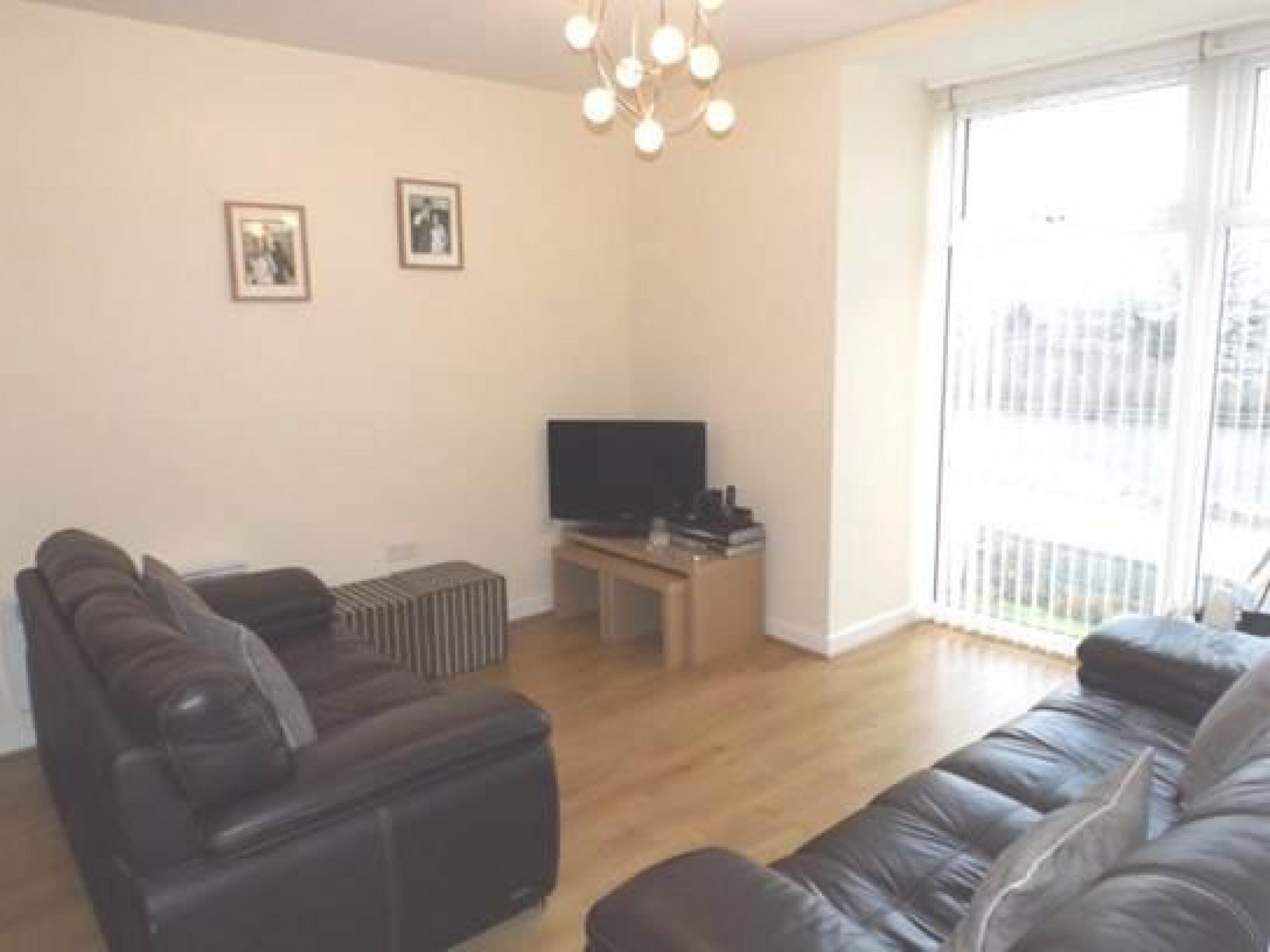 Flat Lauriston Close in Manchester