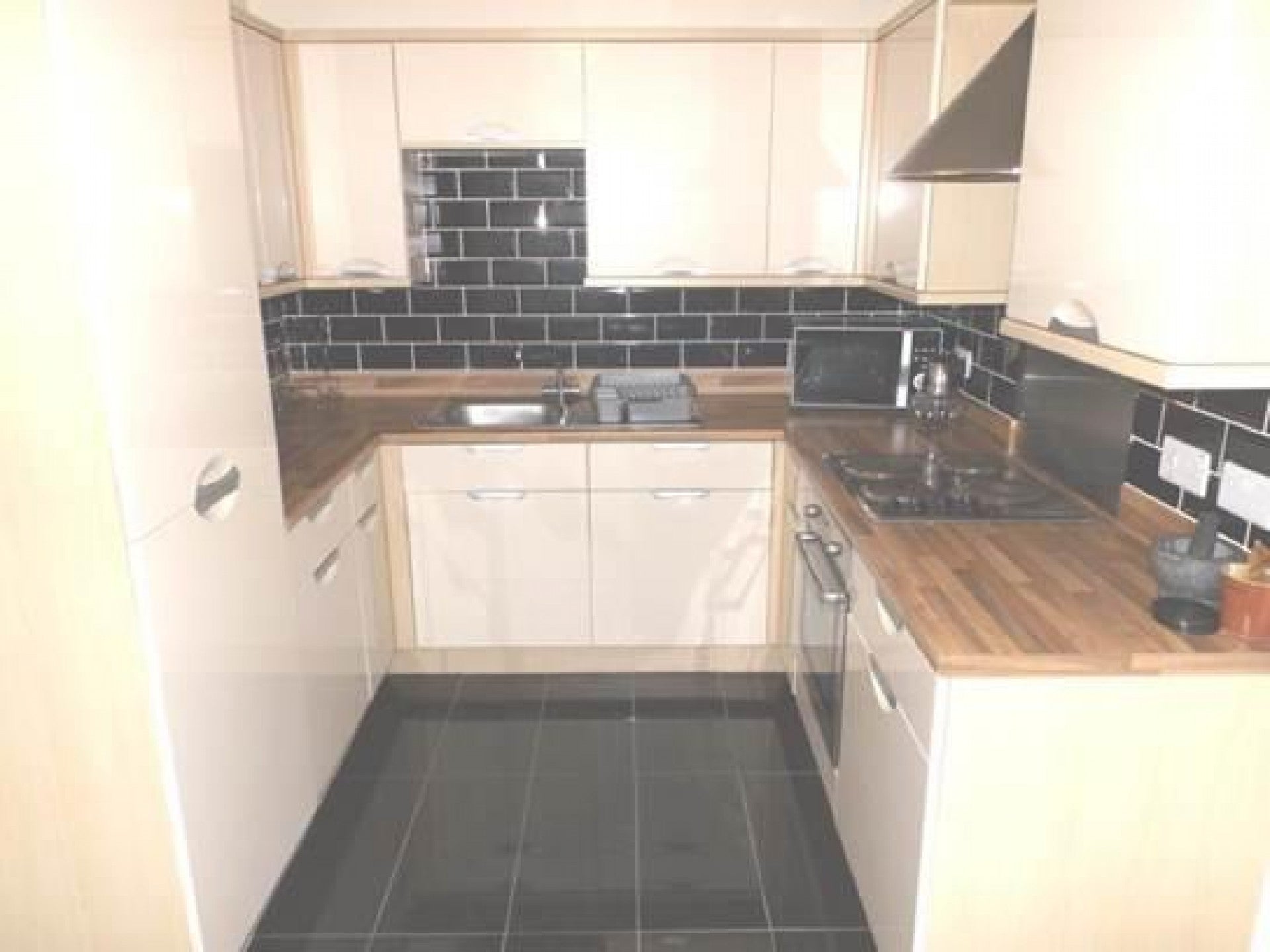 Flat Lauriston Close in Manchester