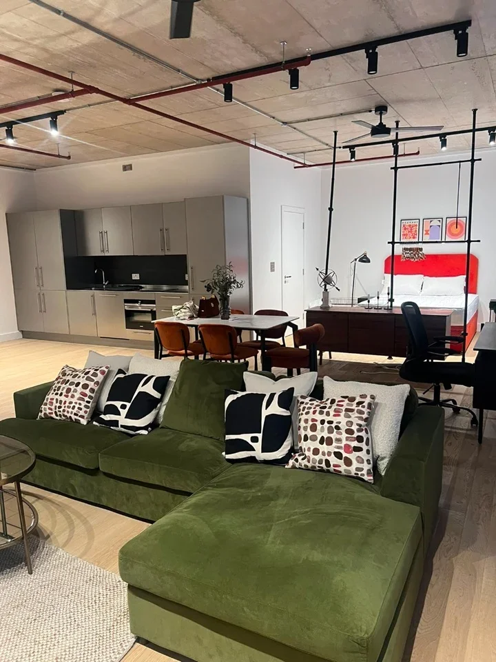 Flat Harbord Square in Greater London