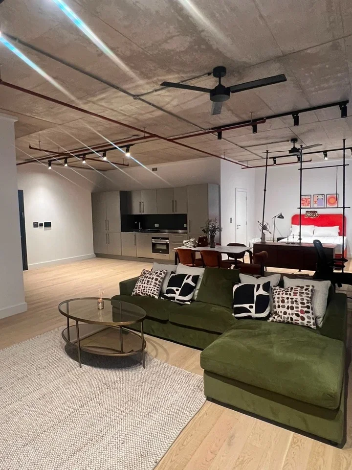 Flat Harbord Square in Greater London