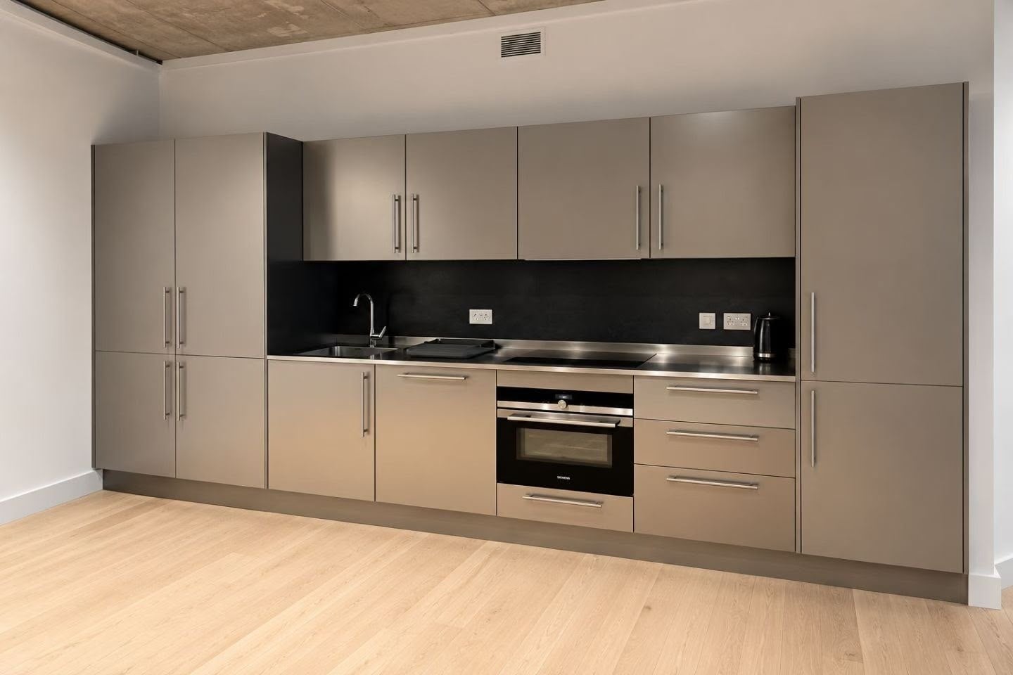 Flat Harbord Square in Greater London