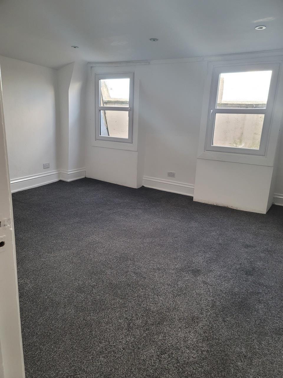 Flat Harmer Street in Gravesham
