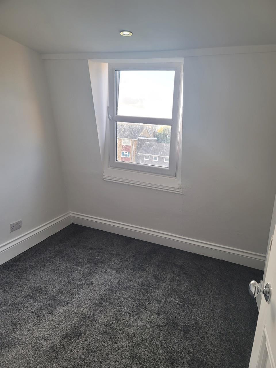 Flat Harmer Street in Gravesham