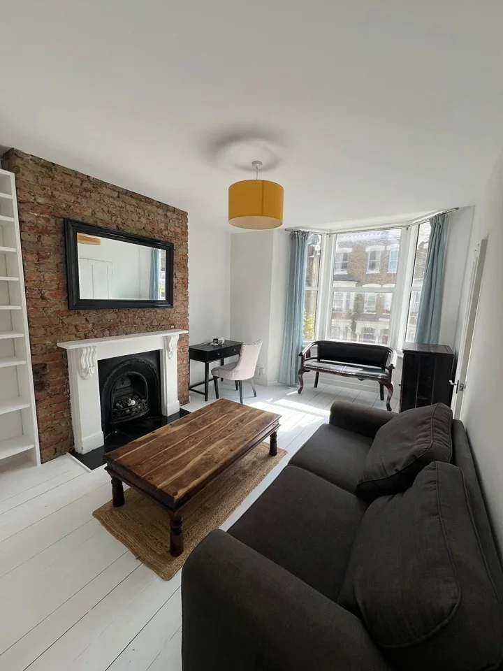 Flat Saltoun Road in Greater London