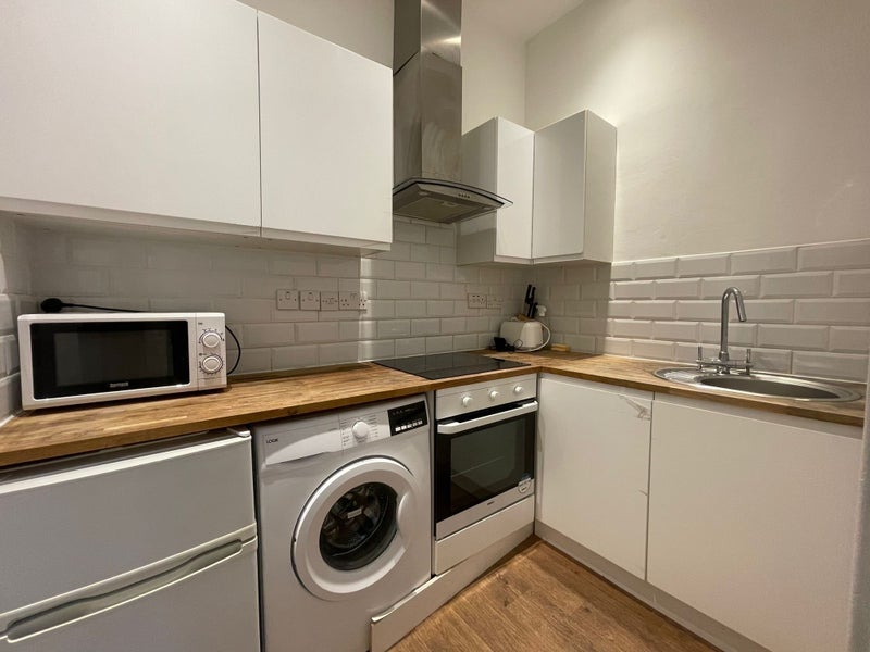 Room Dumbarton Road in Glasgow
