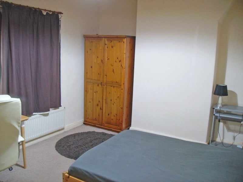 Room Galsworthy Avenue in Manchester