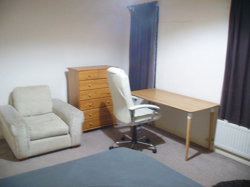 Room Galsworthy Avenue in Manchester