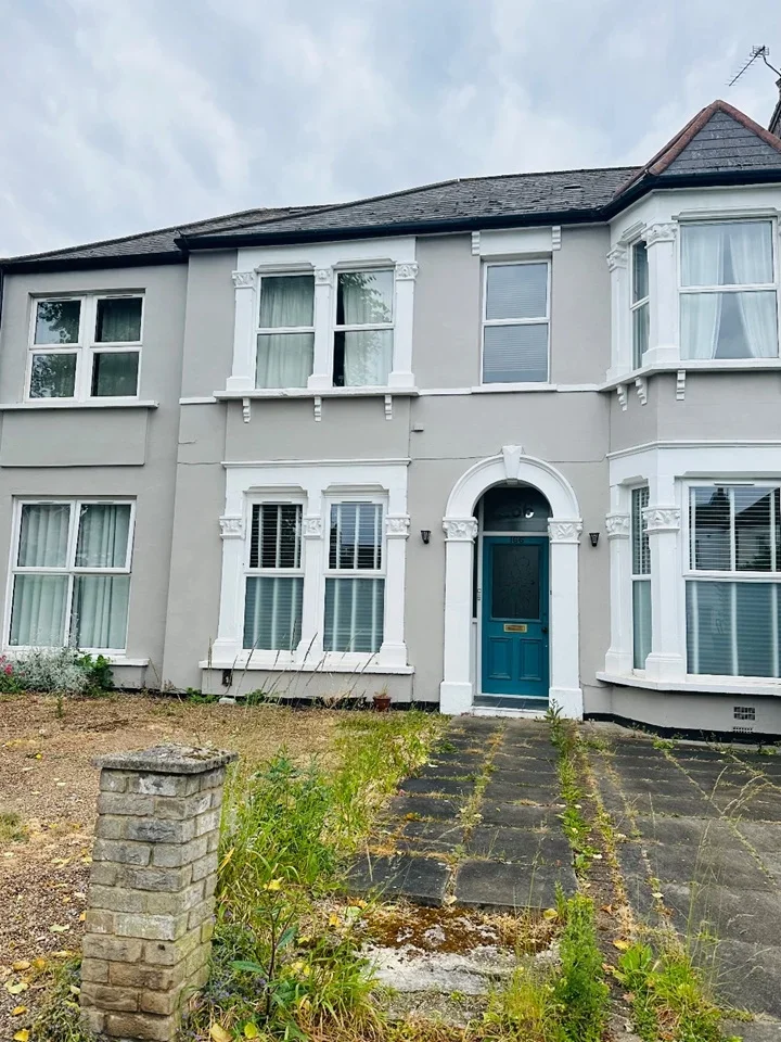 Flat Dowanhill Road in Greater London