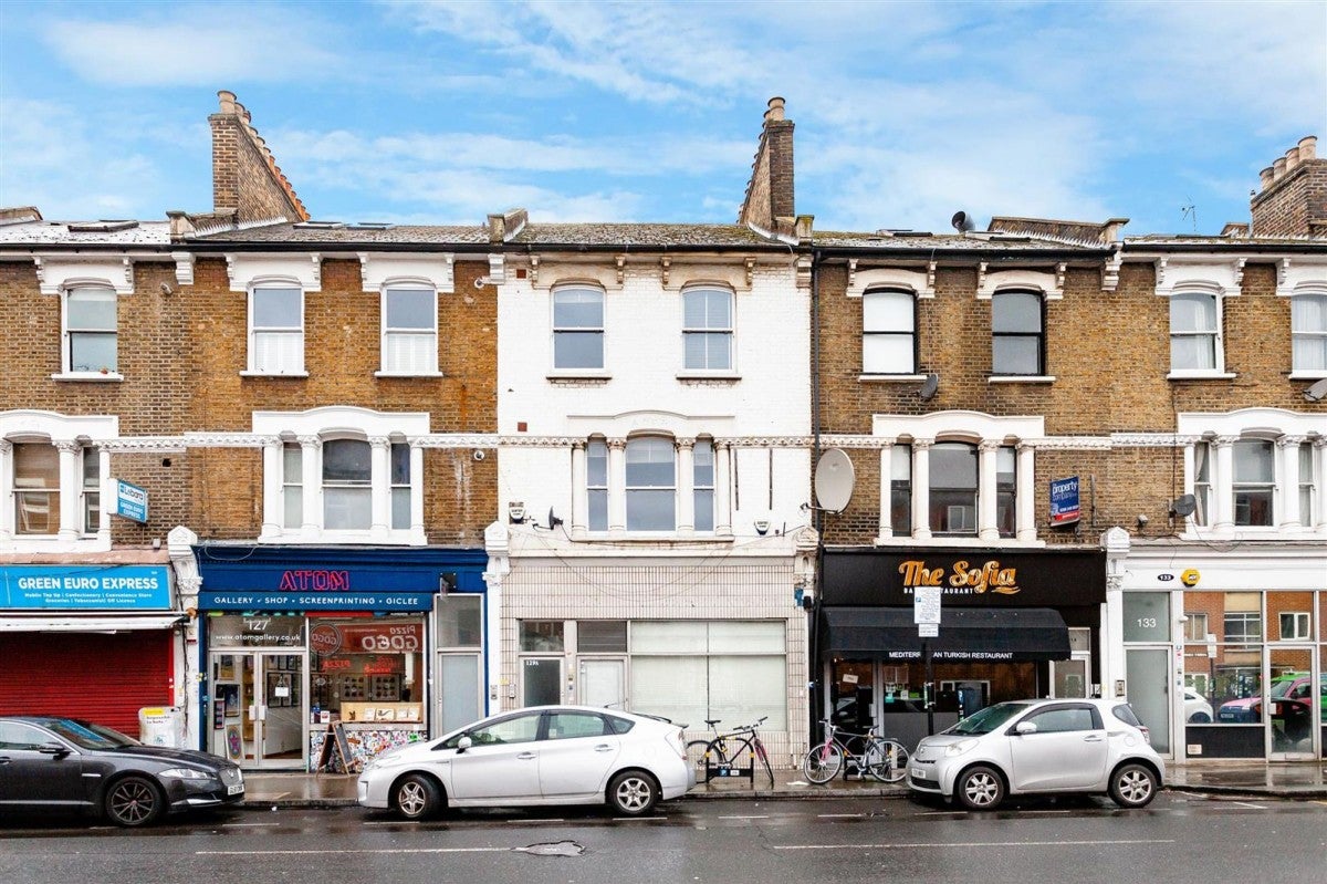 Flat Green Lanes in Greater London