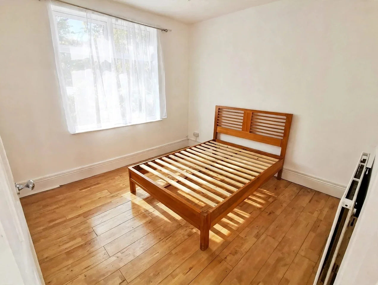 Flat Hinstock Road in Greater London