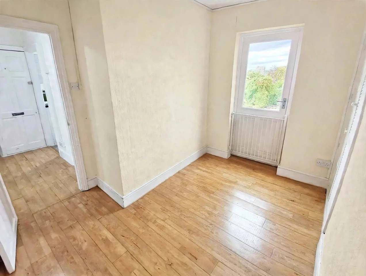 Flat Hinstock Road in Greater London