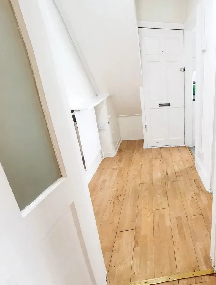 Flat Hinstock Road in Greater London