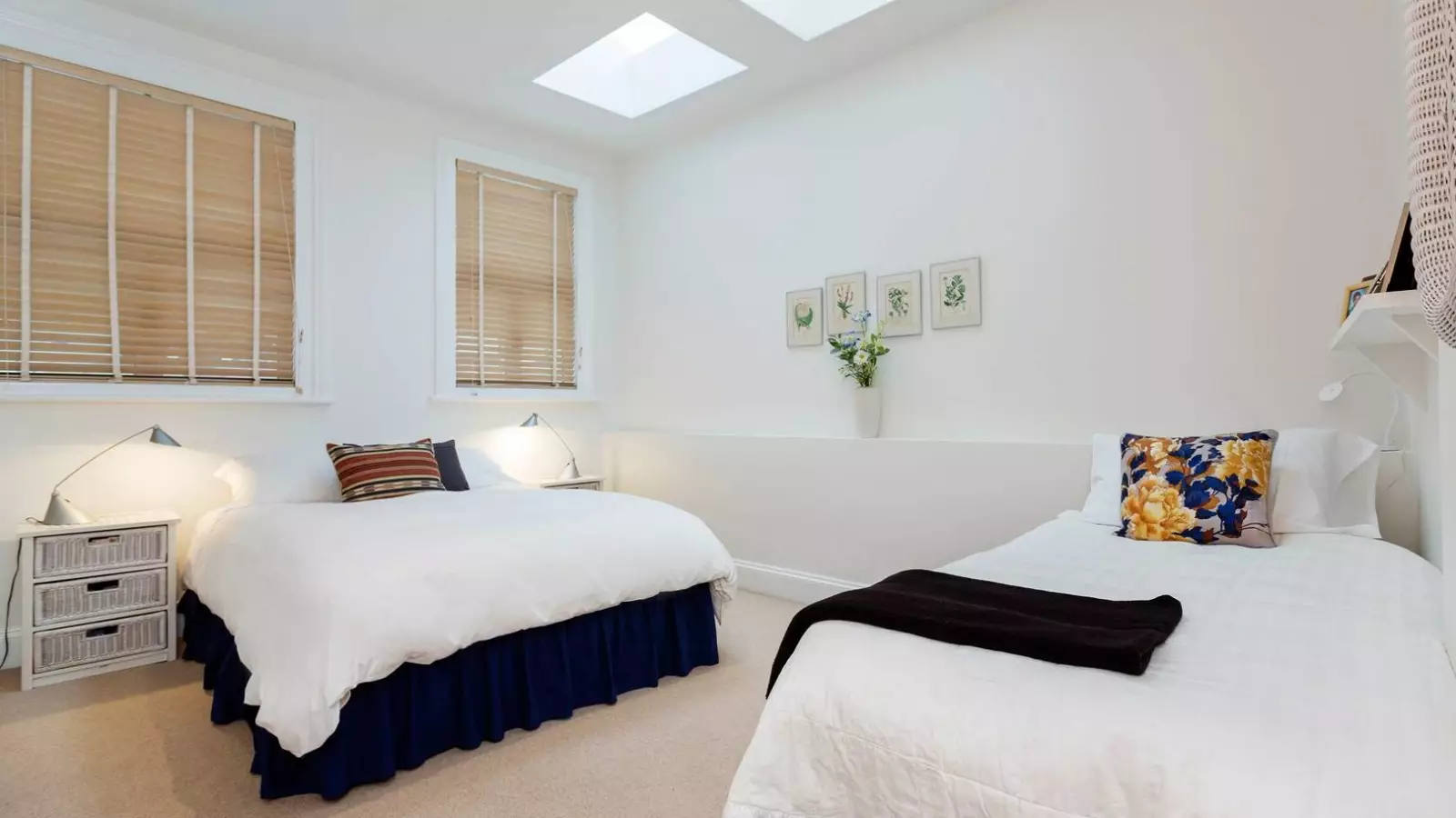 Flat Belsize Lane in Greater London