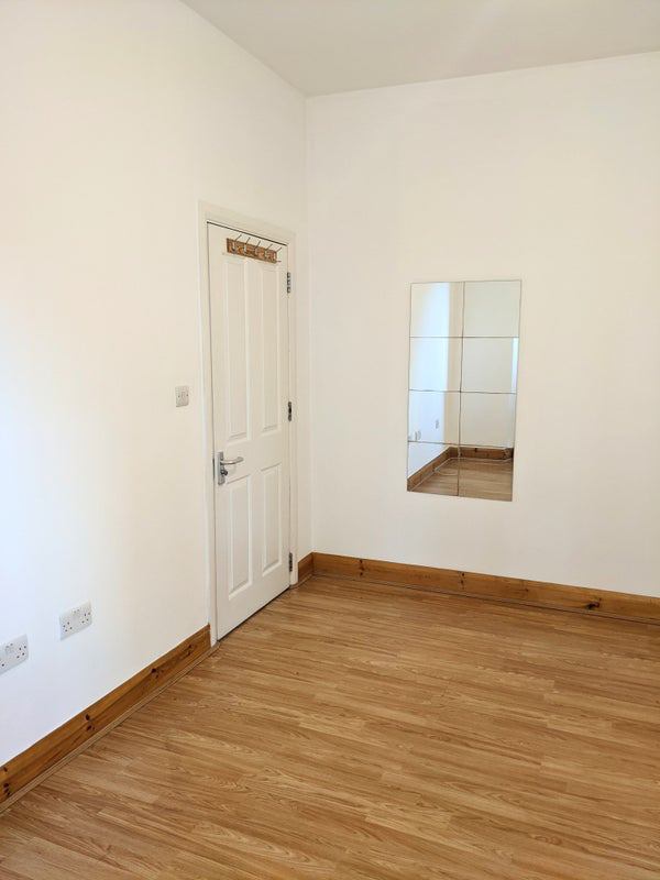 Room Colina Road in Greater London