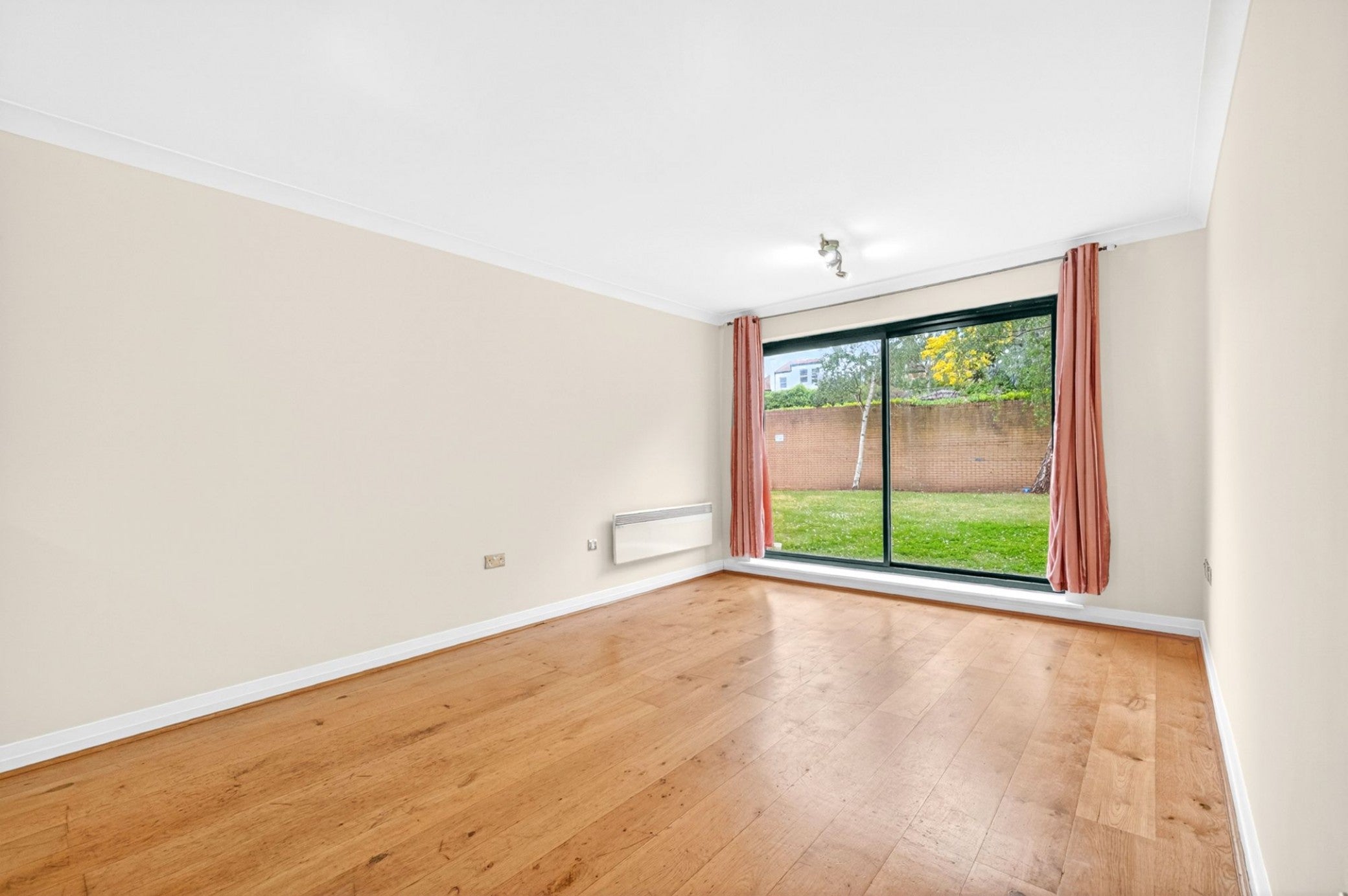 Flat Tottenham Lane in Greater London