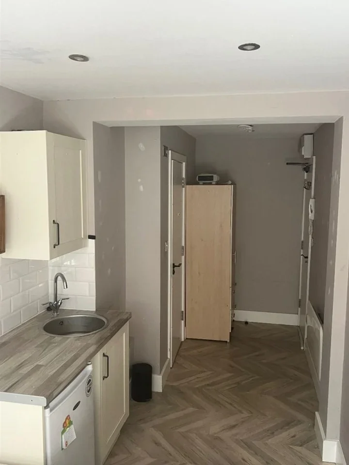 Flat Taunton Road in Greater London
