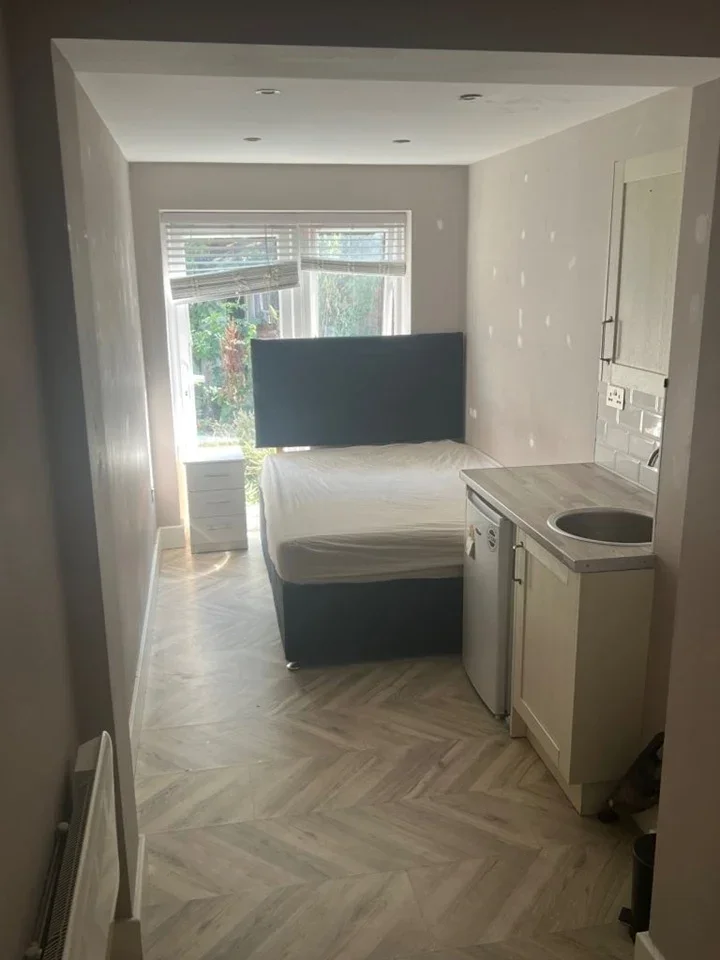 Flat Taunton Road in Greater London