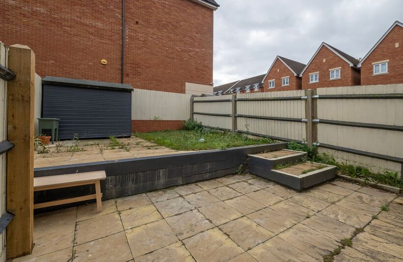 Flat Foxherne in Slough