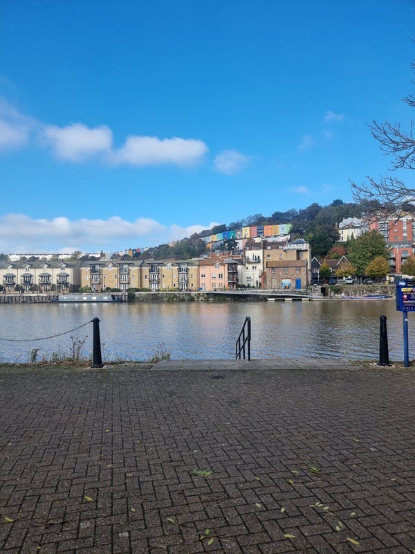 Room Cumberland Close in Bristol