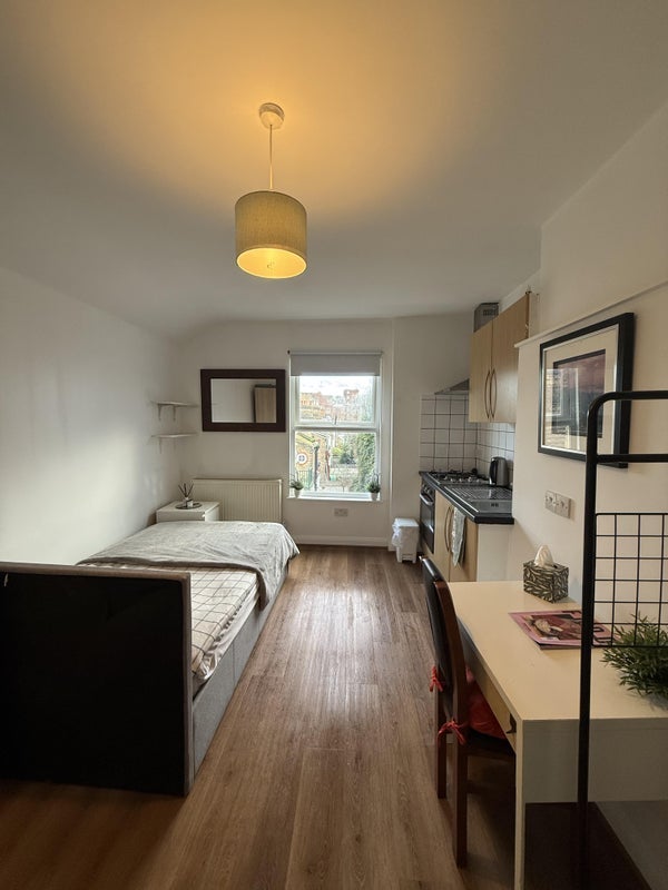 Flat Clapham High Street in Greater London