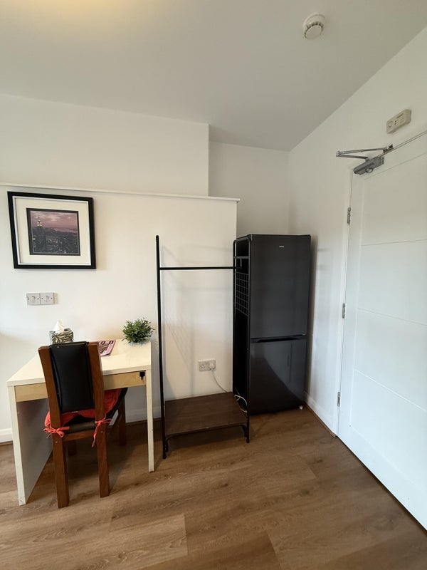 Flat Clapham High Street in Greater London