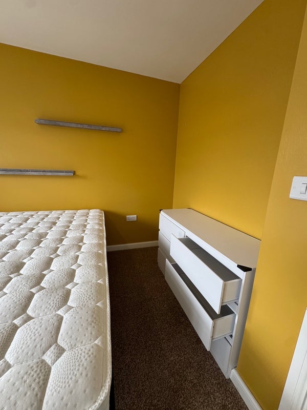 Room Astoria Avenue in Manchester