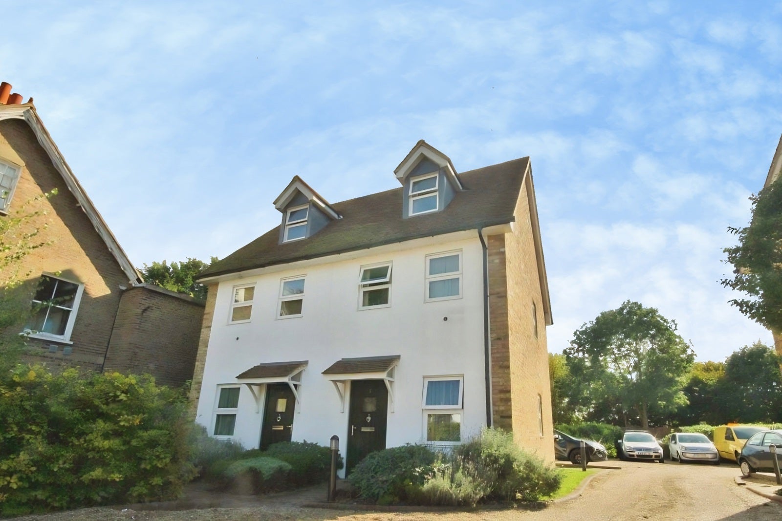 Flat Bath Road in Greater London