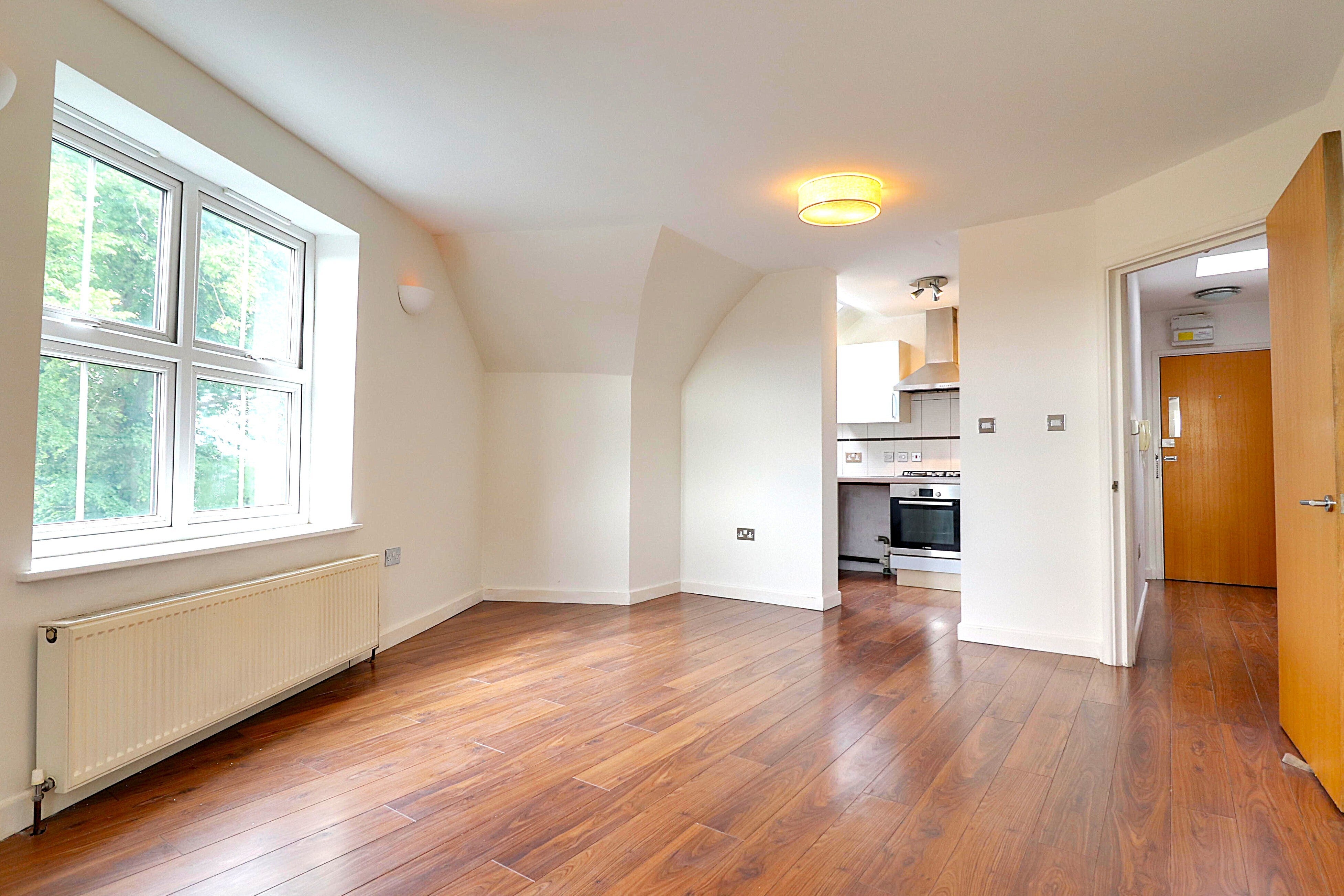 Flat Weald Road in Brentwood