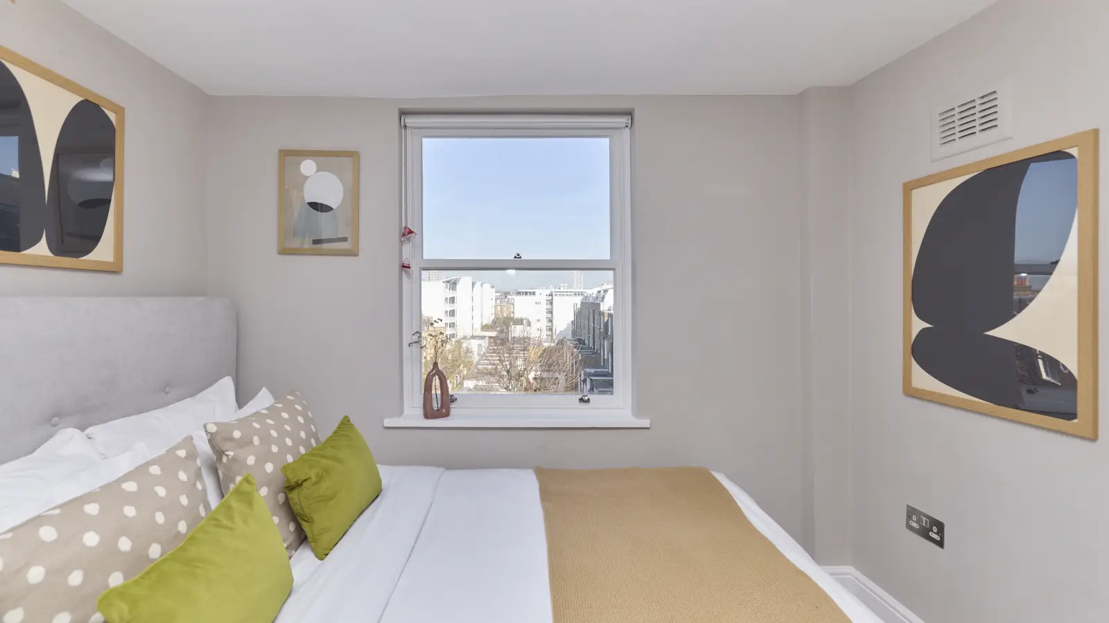Flat Chepstow Place in City of Westminster