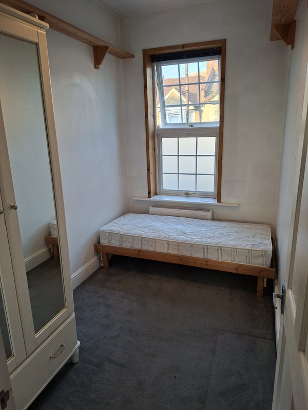Room Ruby Road in Greater London