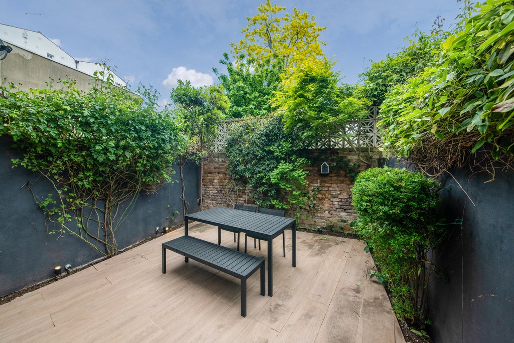 House Rectory Grove in Greater London