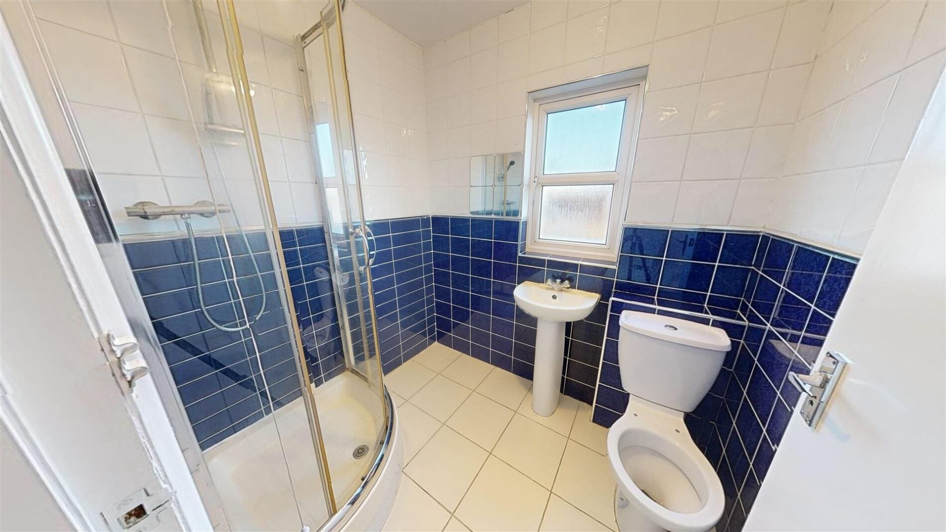 Room Glencairn Road in Greater London