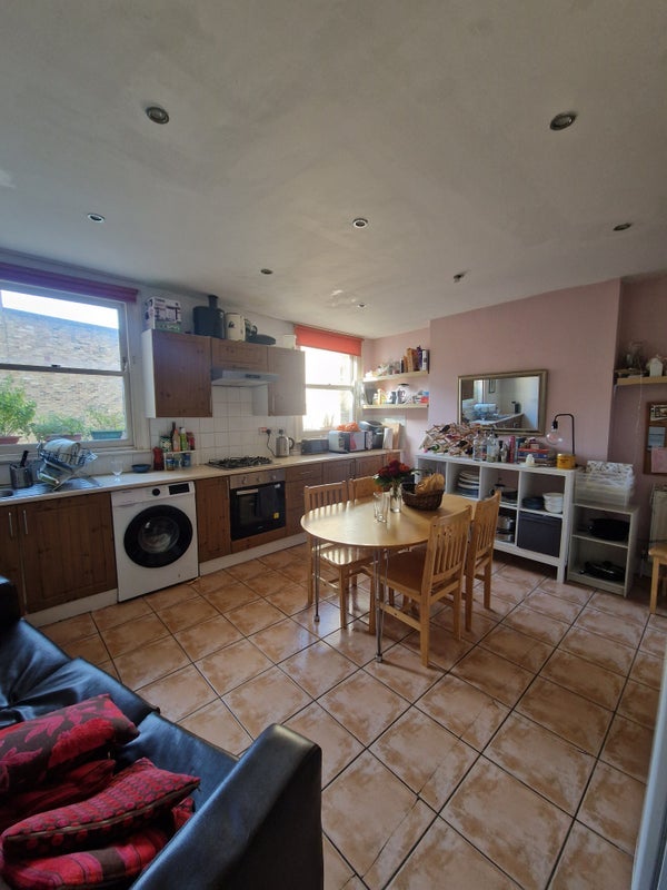Room Bayston Road in Greater London
