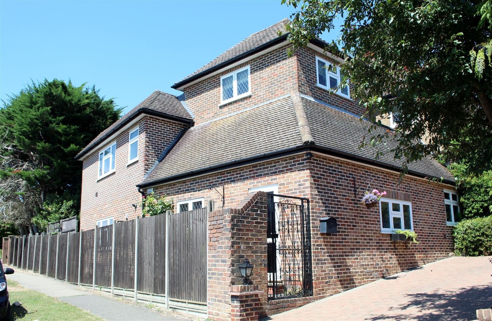Flat Mymms Drive in Welwyn Hatfield