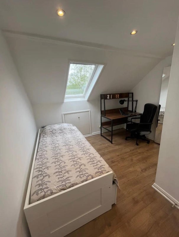 Room Bessborough Road in Greater London