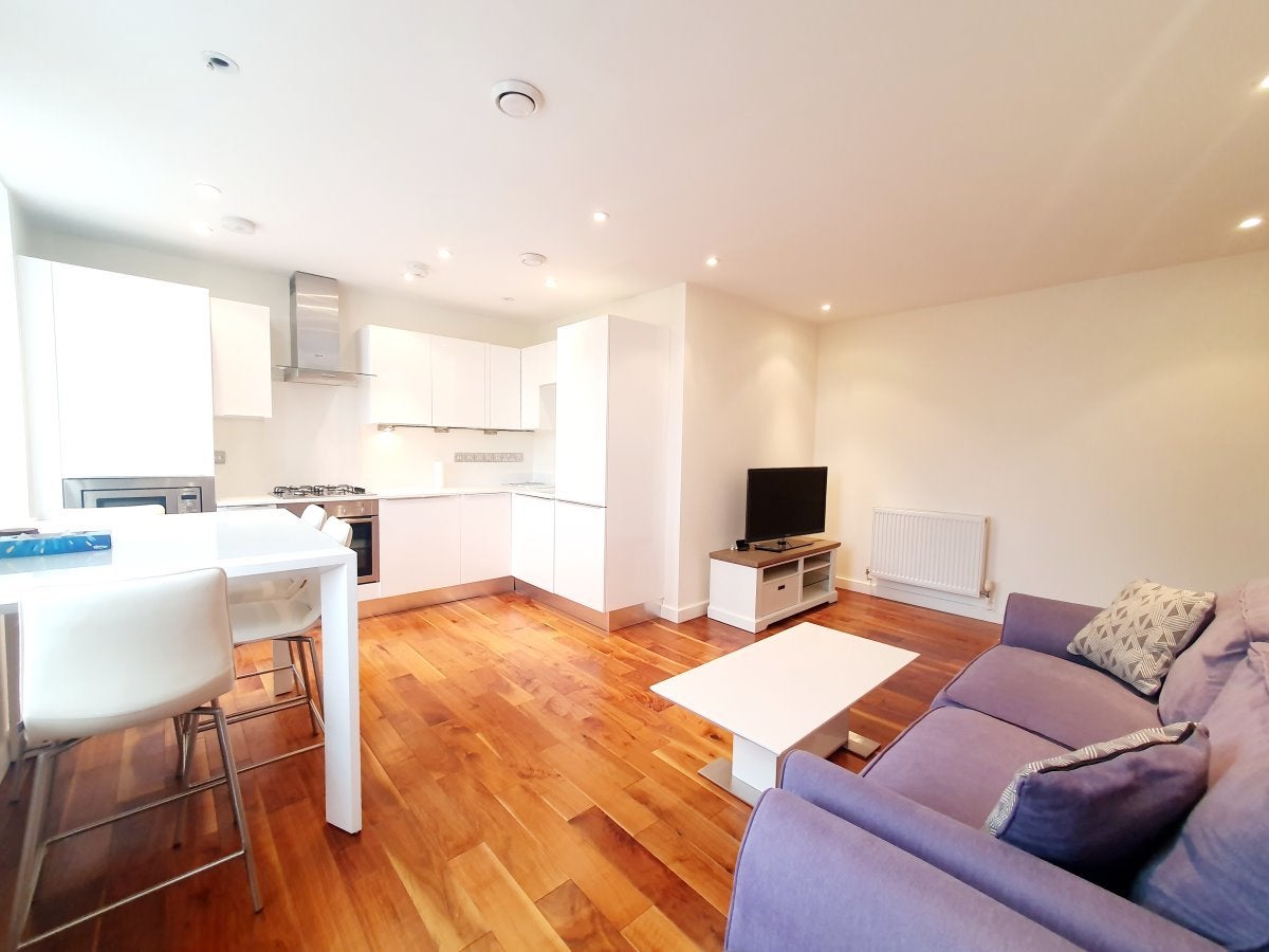 Flat Pemberton Court in London