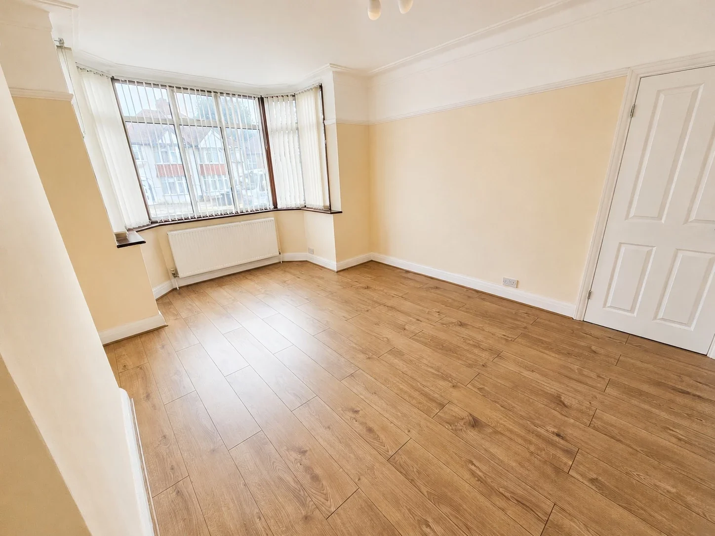 Flat Fernhurst Gardens in Greater London
