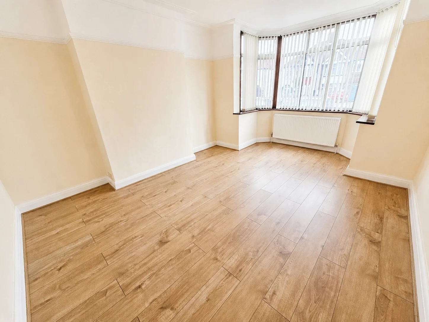 Flat Fernhurst Gardens in Greater London