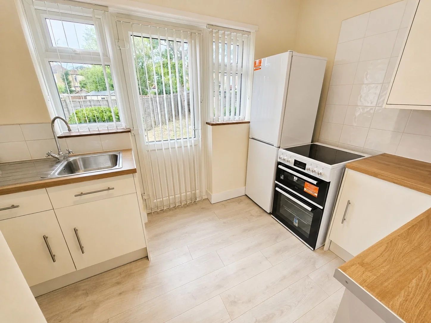 Flat Fernhurst Gardens in Greater London