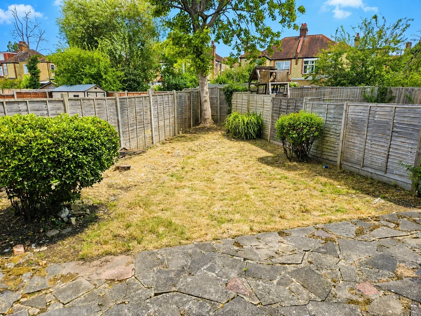 Flat Fernhurst Gardens in Greater London