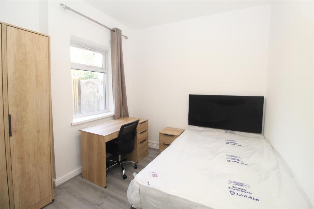 Room Colum Road in Cardiff