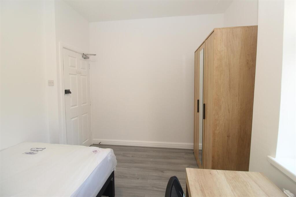 Room Colum Road in Cardiff