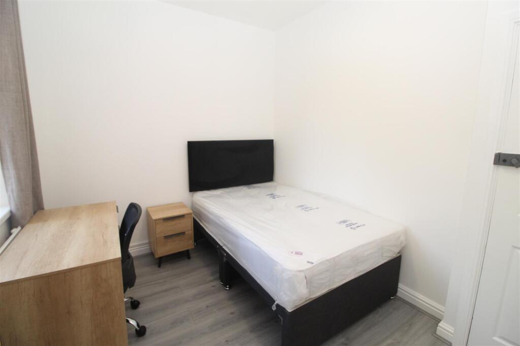 Room Colum Road in Cardiff