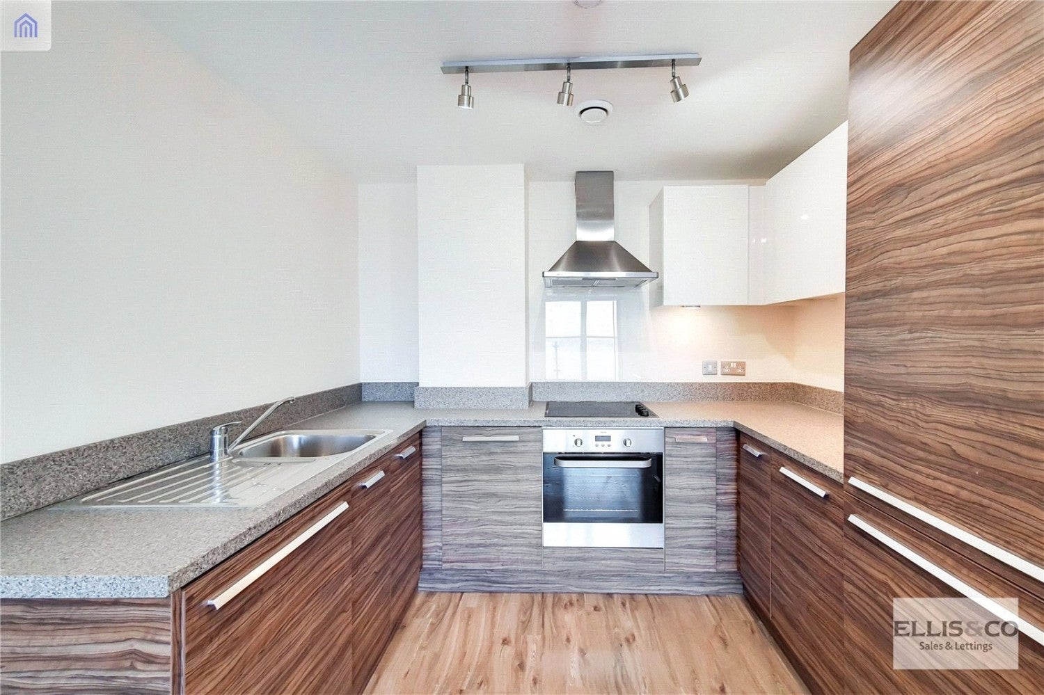 Flat The Green in Greater London