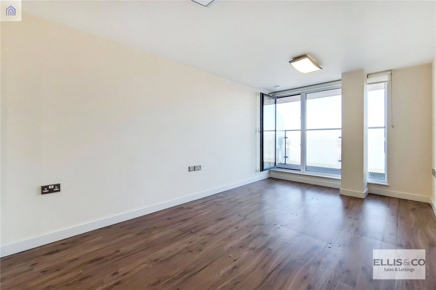 Flat The Green in Greater London
