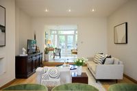 Flat Holland Road in Greater London