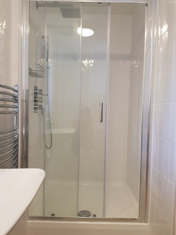 Room Annie Besant Close in Greater London