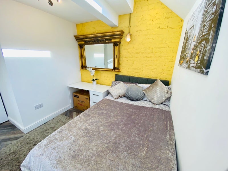 Room Balmoral Road in Manchester