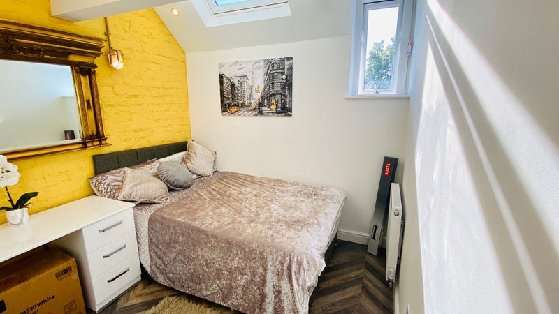 Room Balmoral Road in Manchester